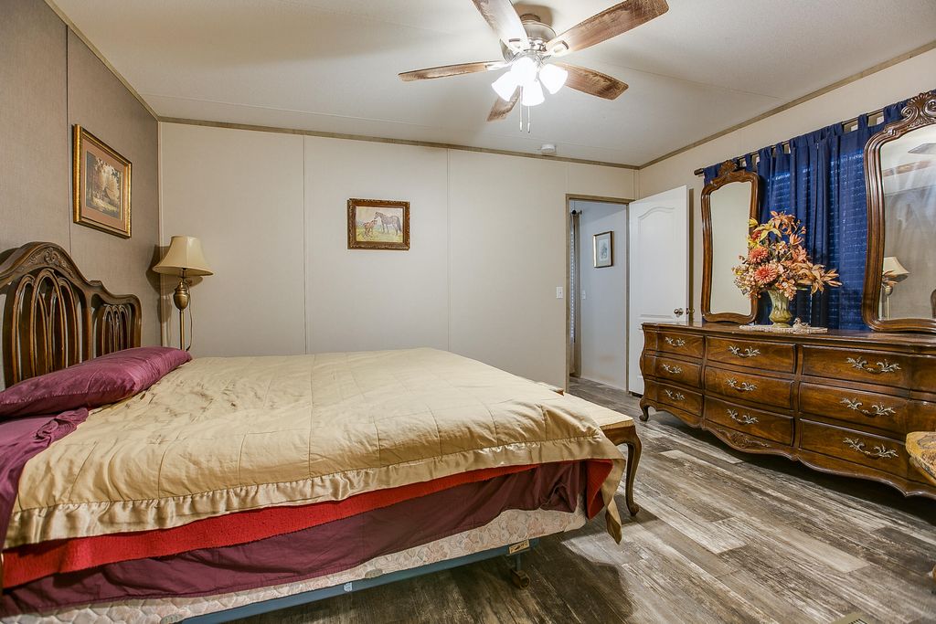 Image 15 of property listing at 4124 E State Highway 158, Bronte, TX 76933