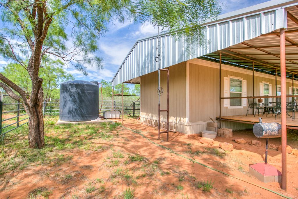 Image 21 of property listing at 4124 E State Highway 158, Bronte, TX 76933