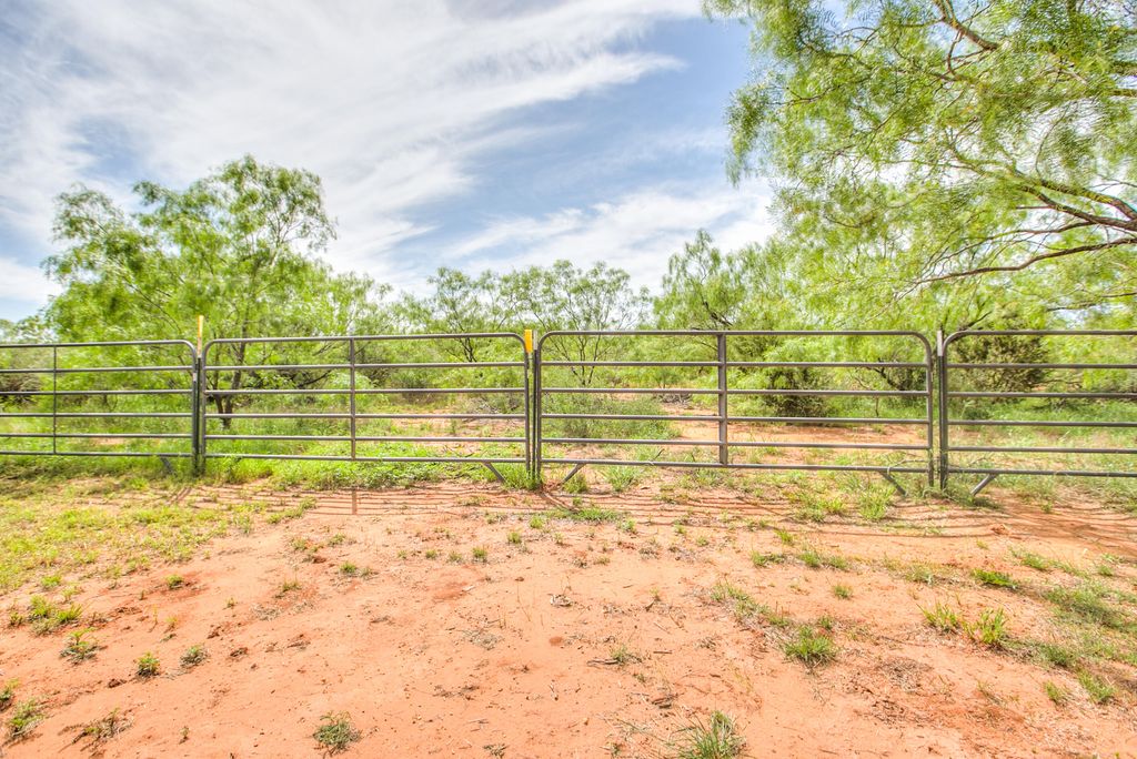 Image 24 of property listing at 4124 E State Highway 158, Bronte, TX 76933