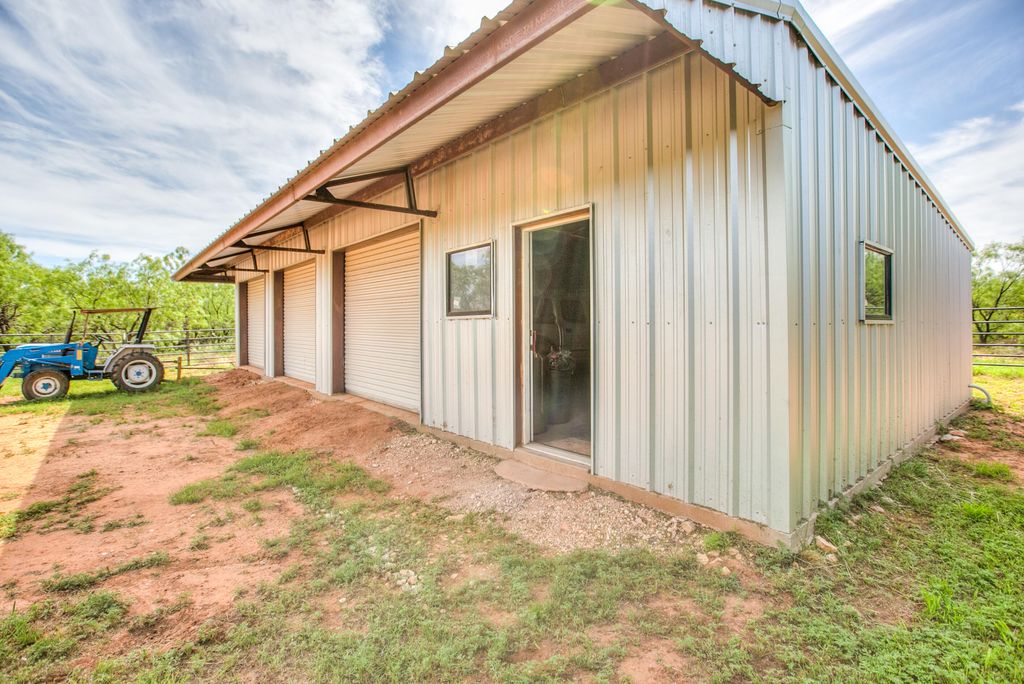 Image 25 of property listing at 4124 E State Highway 158, Bronte, TX 76933
