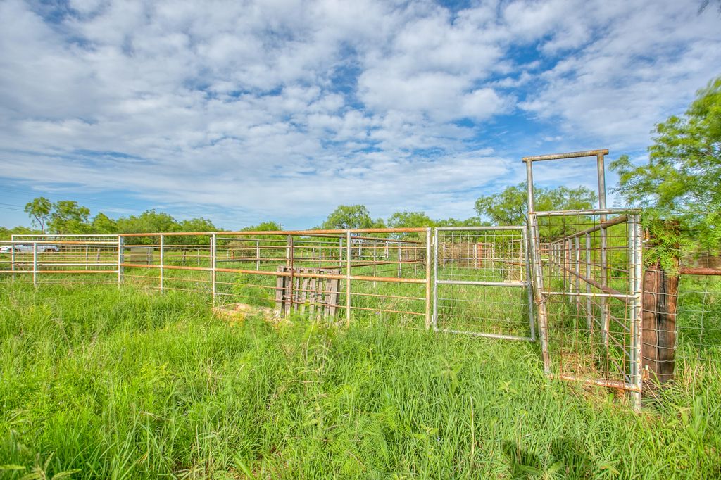 Image 34 of property listing at 4124 E State Highway 158, Bronte, TX 76933