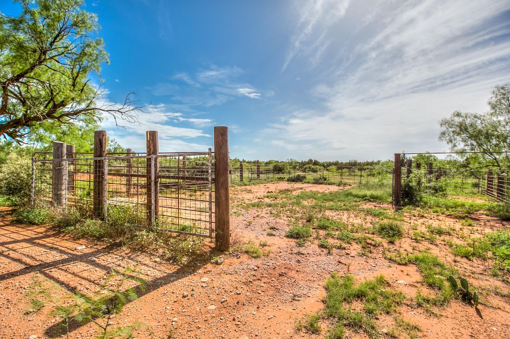 Image 38 of property listing at 4124 E State Highway 158, Bronte, TX 76933