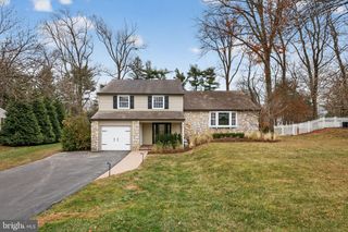 36 HICKORY DR, Southampton, PA 18966