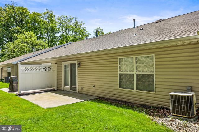 187 WINNERS CIRCLE DR, Red Lion, PA 17356
