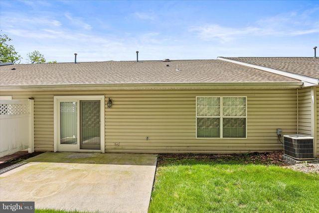 187 WINNERS CIRCLE DR, Red Lion, PA 17356