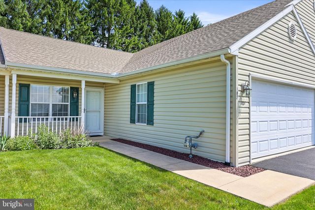 187 WINNERS CIRCLE DR, Red Lion, PA 17356