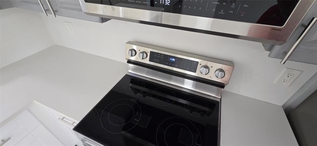 8011 Southgate Boulevard L10, North Lauderdale, FL 33068