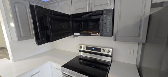 8011 Southgate Boulevard L10, North Lauderdale, FL 33068