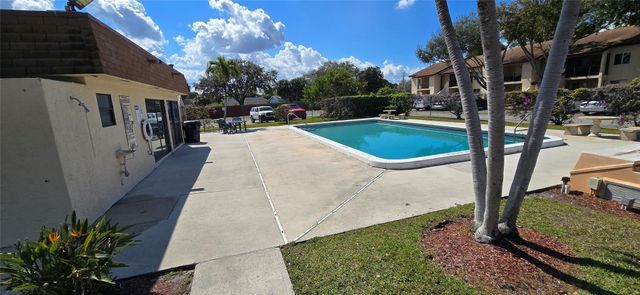 8011 Southgate Boulevard L10, North Lauderdale, FL 33068