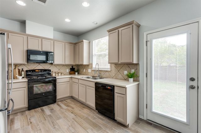 33 Verde Ranch LOOP, Leander, TX 78641