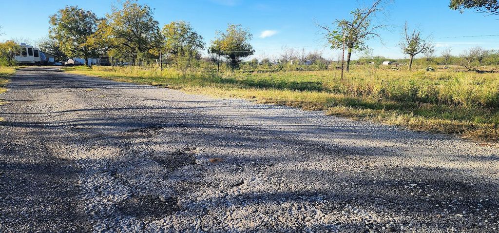 Image 7 of property listing at 201 Orchard Lane, Mertzon, TX 76941
