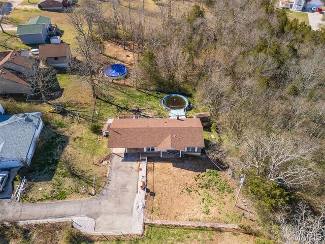 404 W Lueking Drive, De Soto, MO 63020
