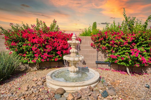 15842 W LAHLUM Lane, Surprise, AZ 85374