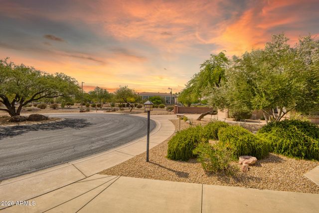15842 W LAHLUM Lane, Surprise, AZ 85374