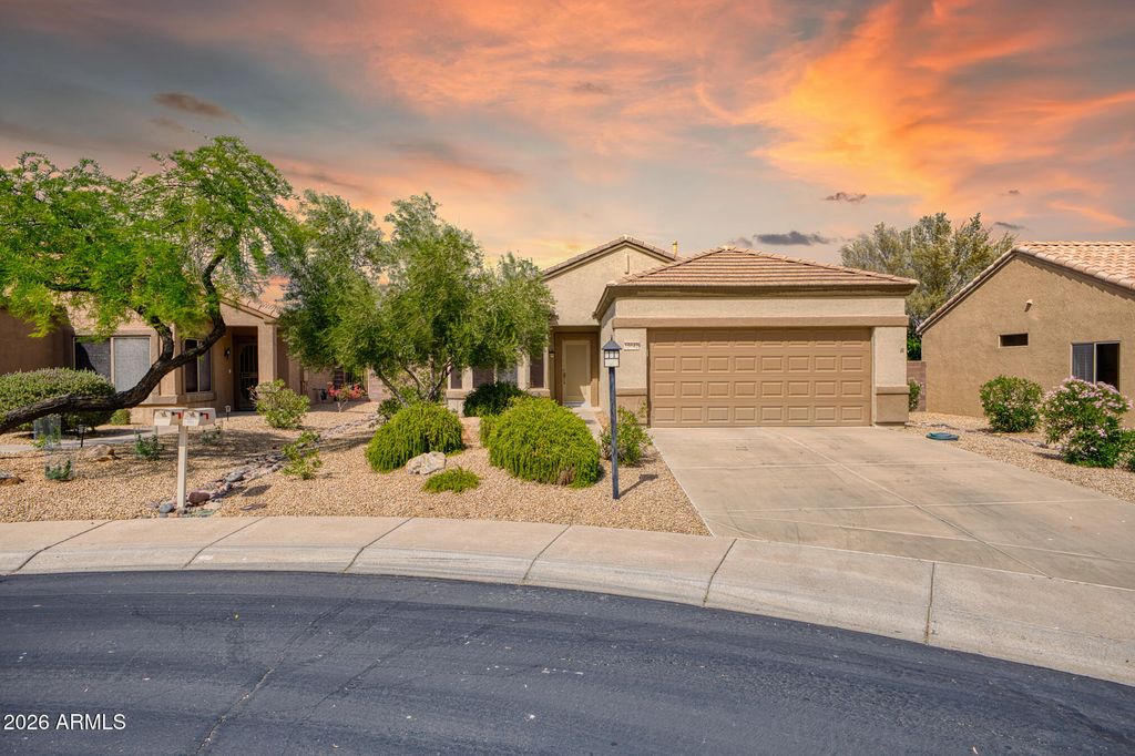 15842 W LAHLUM Lane, Surprise, AZ 85374