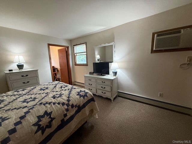 11 3rd Street 1, Glen Cove, NY 11542