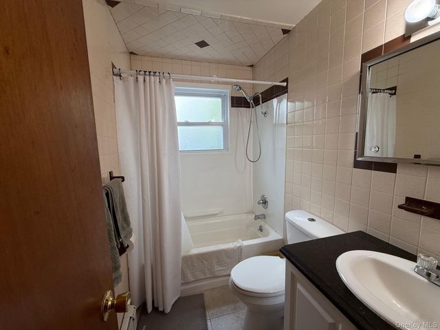 11 3rd Street 1, Glen Cove, NY 11542