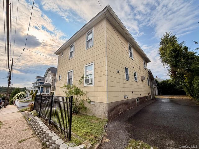 11 3rd Street 1, Glen Cove, NY 11542