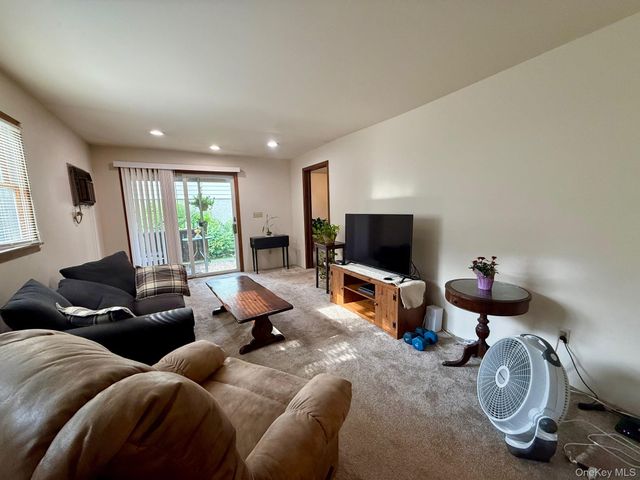 11 3rd Street 1, Glen Cove, NY 11542