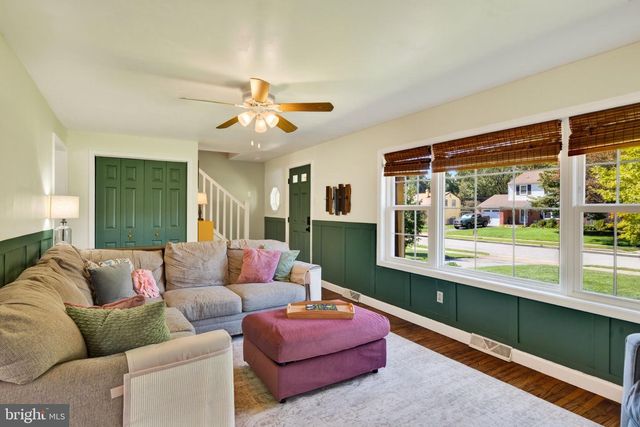 162 LAKE DR, Downingtown, PA 19335