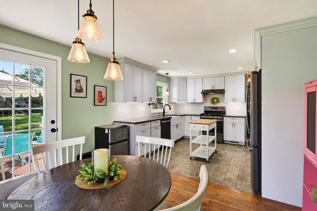 162 LAKE DR, Downingtown, PA 19335