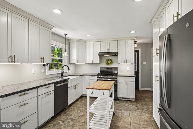 162 LAKE DR, Downingtown, PA 19335