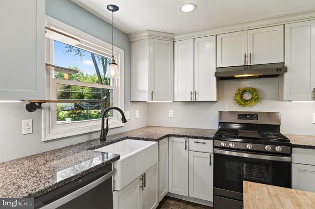 162 LAKE DR, Downingtown, PA 19335