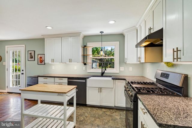 162 LAKE DR, Downingtown, PA 19335