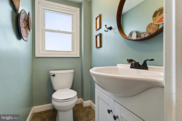 162 LAKE DR, Downingtown, PA 19335