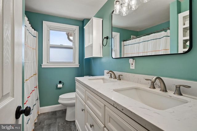 162 LAKE DR, Downingtown, PA 19335