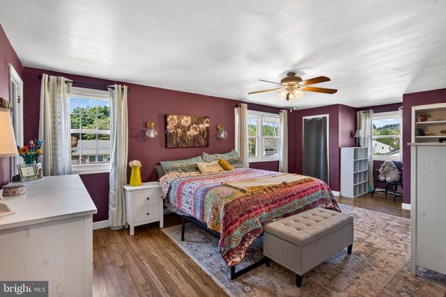 162 LAKE DR, Downingtown, PA 19335