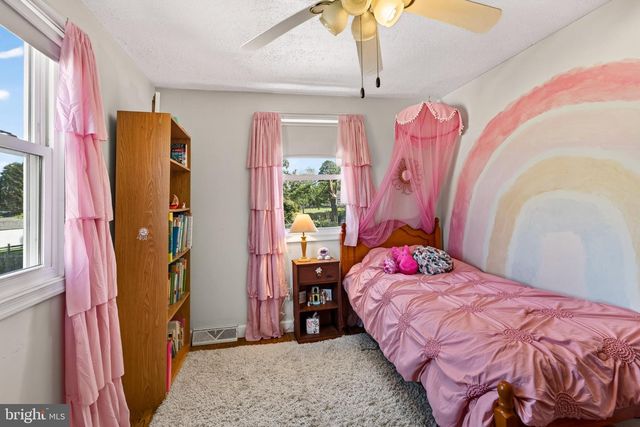 162 LAKE DR, Downingtown, PA 19335