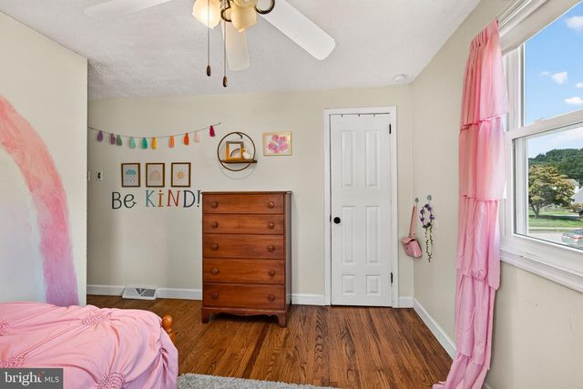 162 LAKE DR, Downingtown, PA 19335