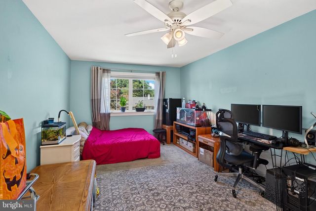 162 LAKE DR, Downingtown, PA 19335