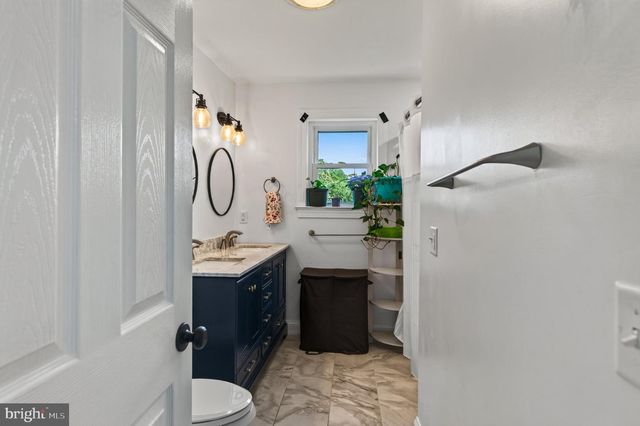 162 LAKE DR, Downingtown, PA 19335
