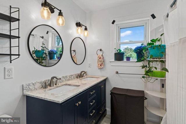 162 LAKE DR, Downingtown, PA 19335