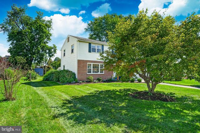 162 LAKE DR, Downingtown, PA 19335