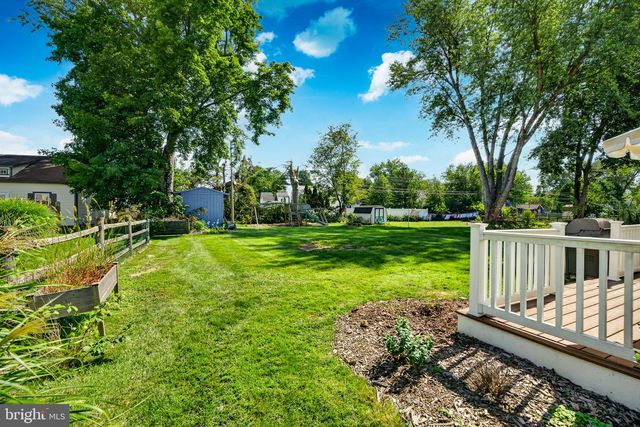 162 LAKE DR, Downingtown, PA 19335