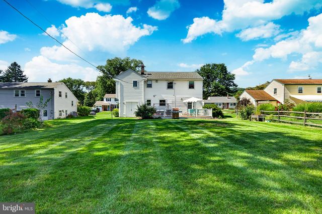 162 LAKE DR, Downingtown, PA 19335