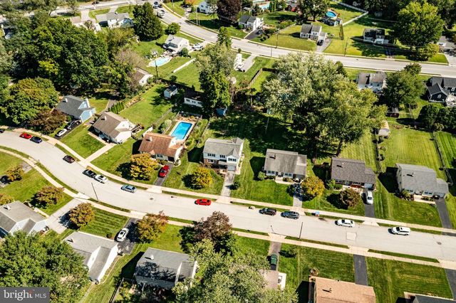 162 LAKE DR, Downingtown, PA 19335
