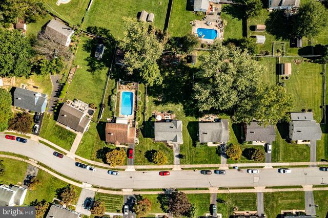162 LAKE DR, Downingtown, PA 19335