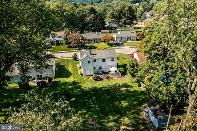 162 LAKE DR, Downingtown, PA 19335