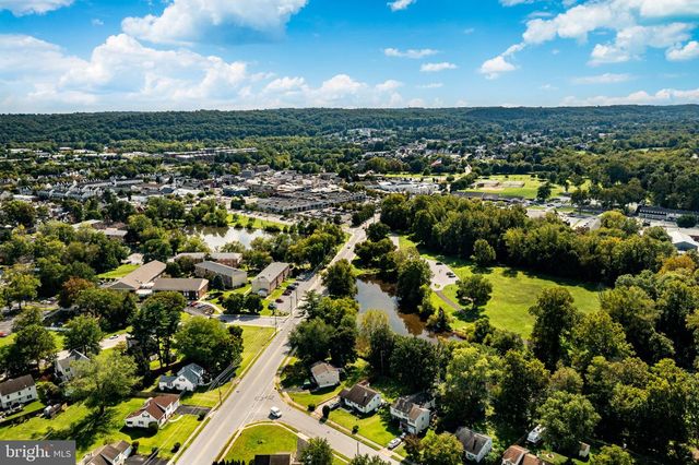 162 LAKE DR, Downingtown, PA 19335