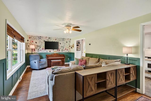 162 LAKE DR, Downingtown, PA 19335