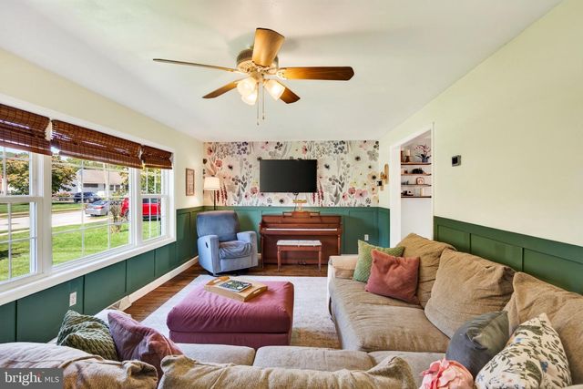 162 LAKE DR, Downingtown, PA 19335