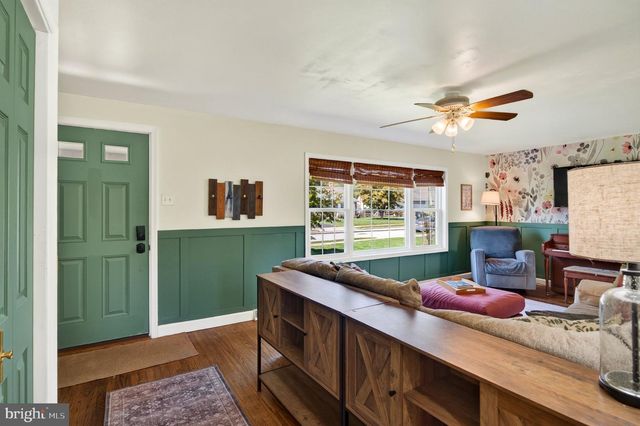 162 LAKE DR, Downingtown, PA 19335