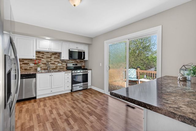 418 Charlestown Drive, Bolingbrook, IL 60440