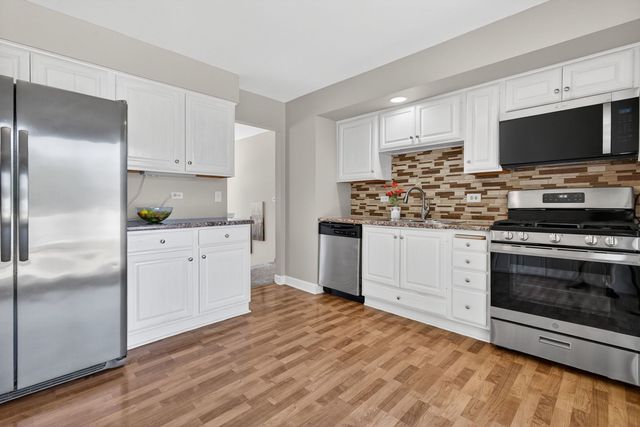 418 Charlestown Drive, Bolingbrook, IL 60440