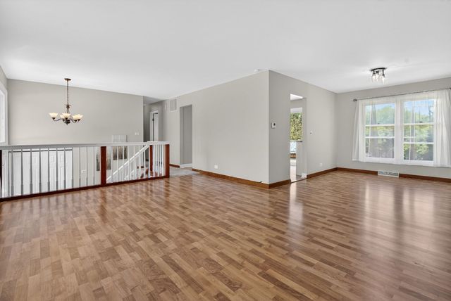 418 Charlestown Drive, Bolingbrook, IL 60440