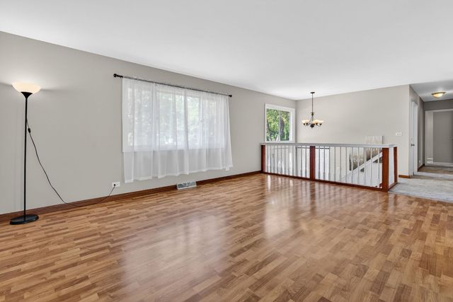 418 Charlestown Drive, Bolingbrook, IL 60440